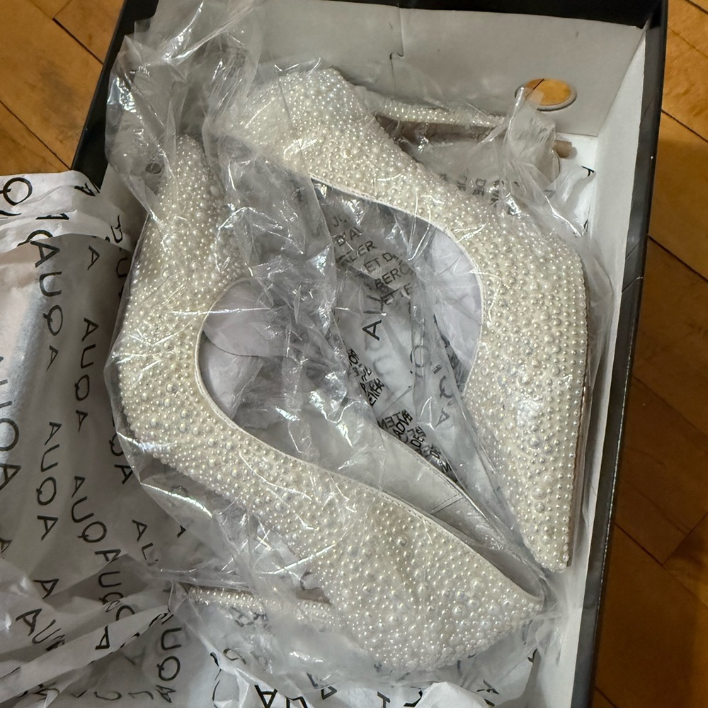 Aqua Pearl Embellished Ivory Pointed-Toe Heels, New in box, 6.5
